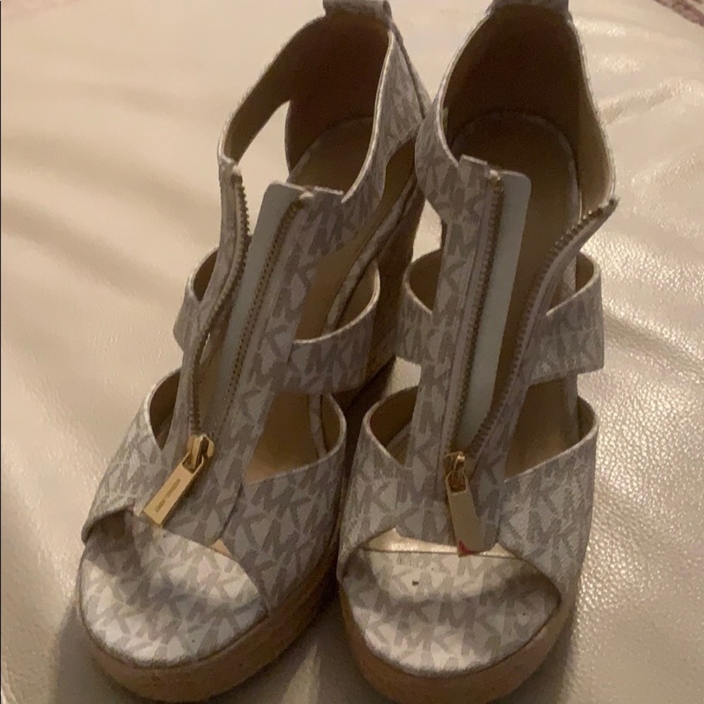 Ladies shoes